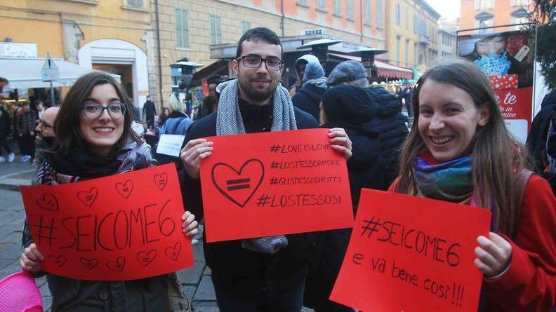 Il Comune si schiera contro l’associazione che vuole curare i gay