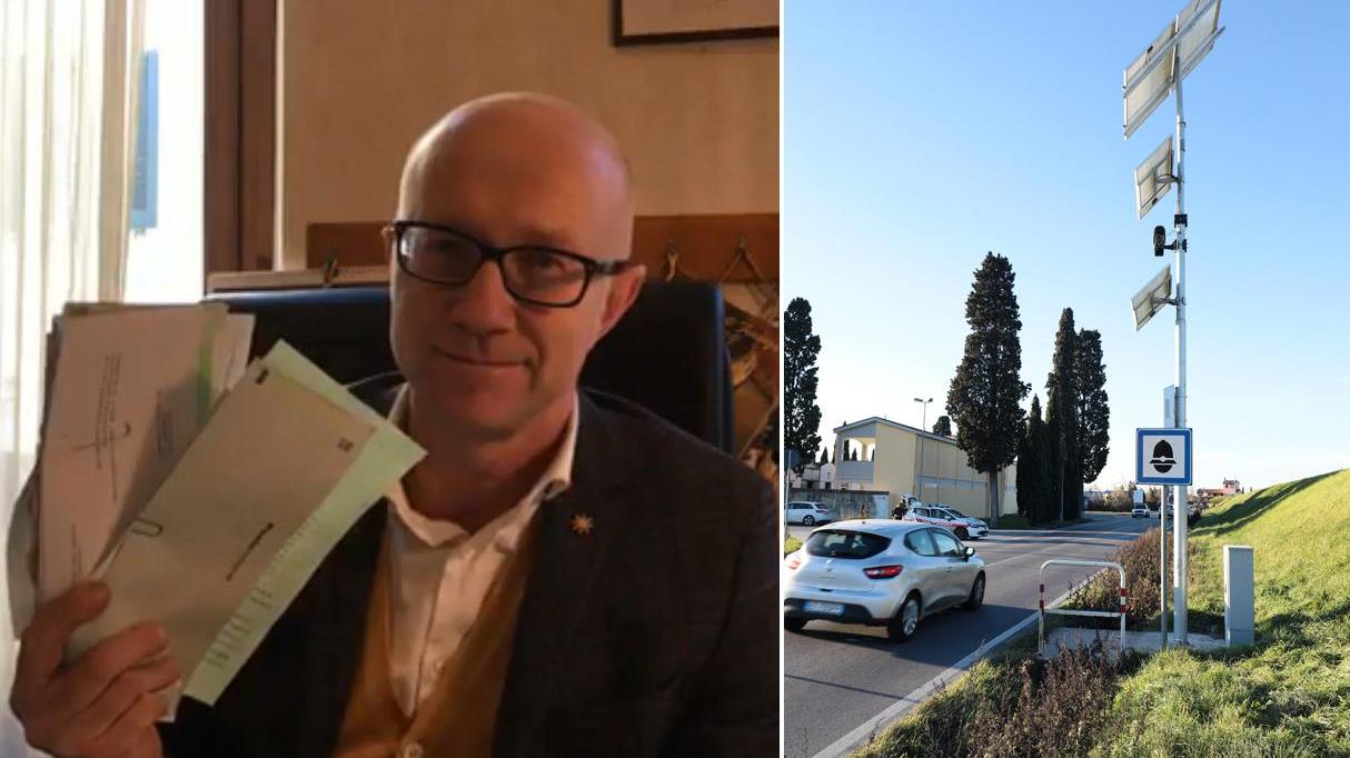 Il sindaco Spinelli mostra le multe prese all'autovelox di San Pierino