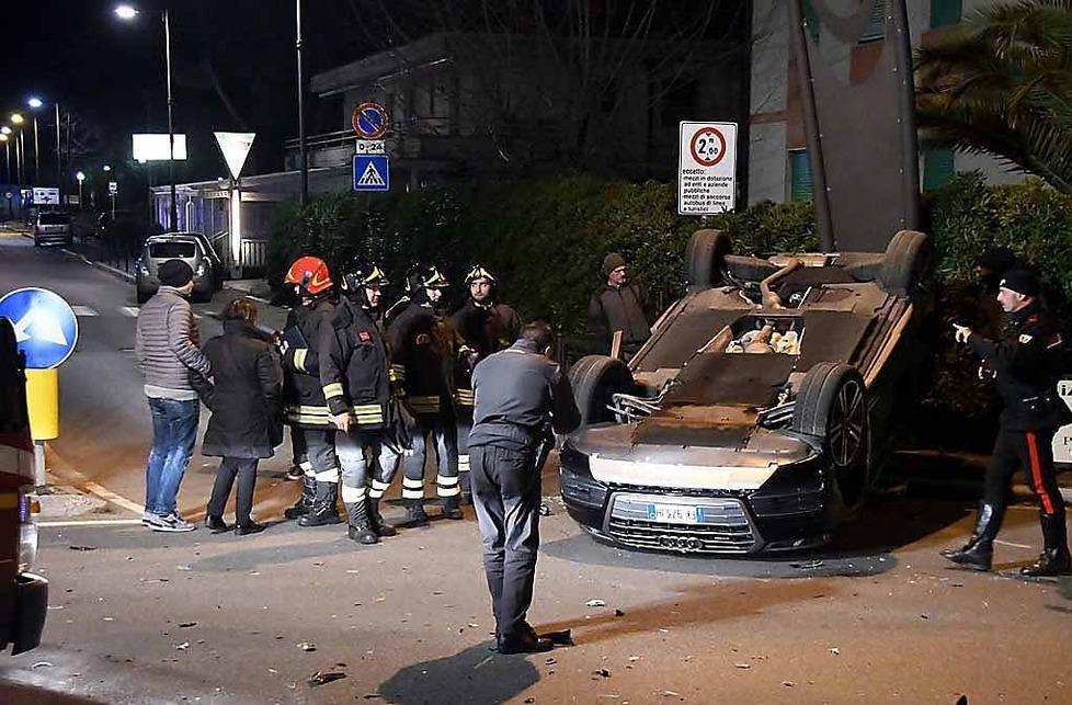 Brutto scontro a Marina Auto si ribalta alla rotatoria
