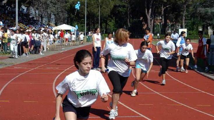 Massa capitale dello sport giovane Sfide di vela, rugby, volley e corsa