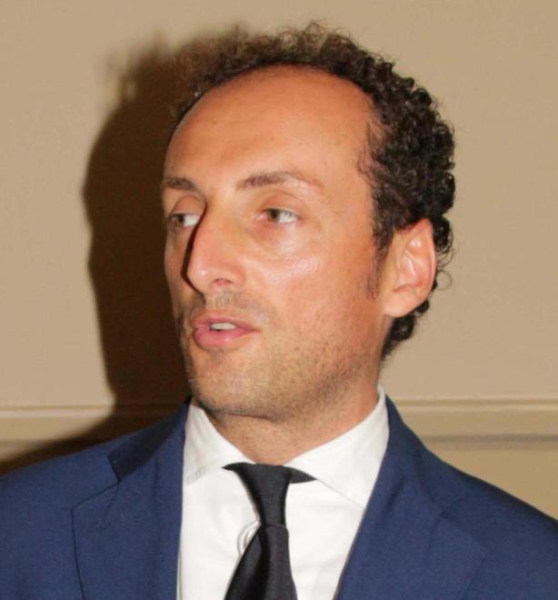 Piazza 29 Maggio, no dei negozi all’area pedonale 24 ore su 24 