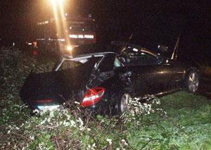 Incidenti, due morti sulle strade ventenne si schianta con l'auto