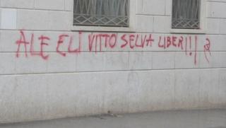 In alto, la scritta contro La Russa, sopra, quella inneggiante a Bobby Sands; a sinistra, quella per i 4 arrestati di Pistoia