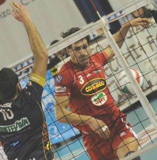 <strong>PRENEN OK.</strong> Lo schiacciatore belga è stato uno dei migliori in partita; sua l’azione che ha dato la vittoria ai Lupi
