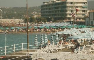 Uno stabilimento balneare a Rosignano e Paperini