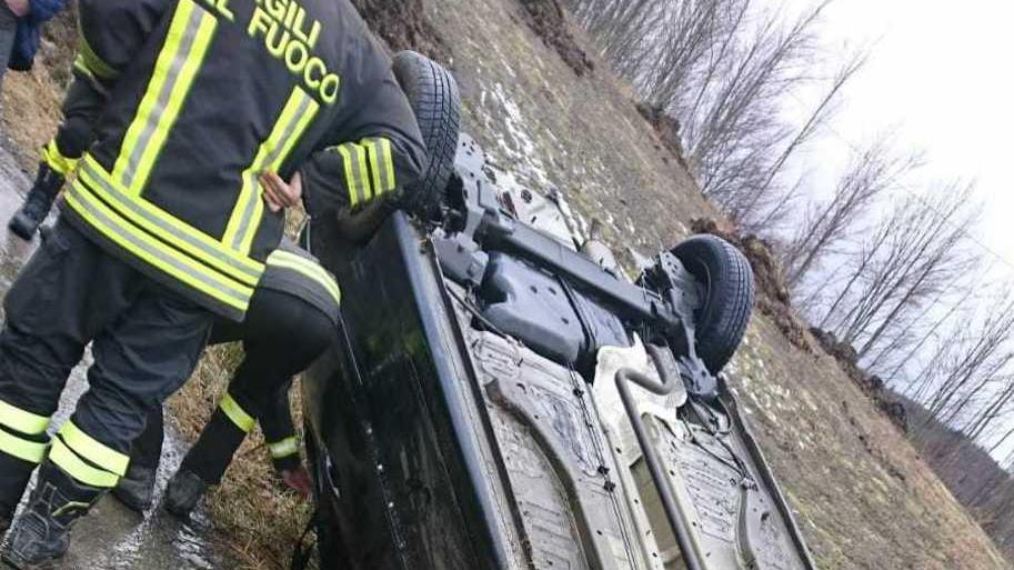 Fiumalbo. Madre cappotta in auto con il figlio di 11 mesi