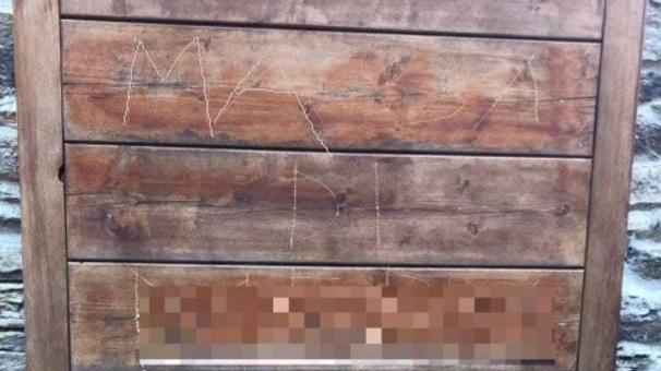 Vandali nell’azienda del Puntato «Massese di m...vattene di qui»