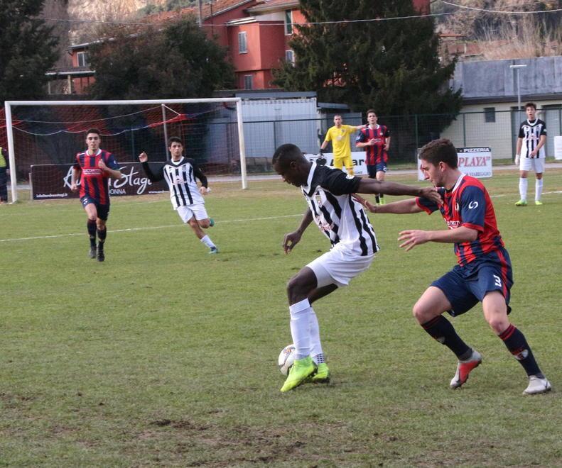 Mister Aiello si inventa Ceccarelli mezzala e lui lo ripaga col gol 