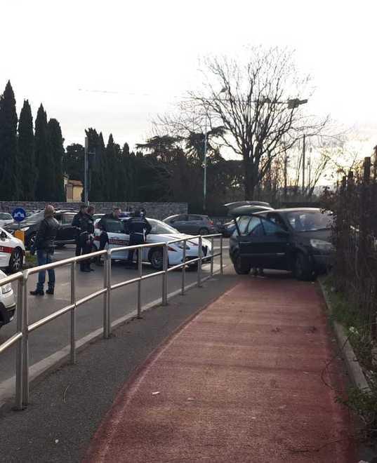 Non si ferma all’alt Bloccato sulla ciclabile
