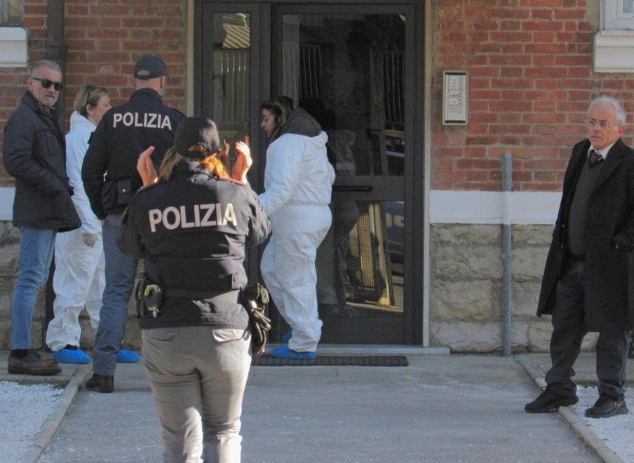 Trovato senza vita nel suo appartamento disposta l’autopsia 