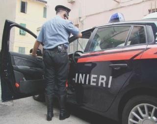 Sopra una pattuglia dei carabinieri sotto ovuli di cocaina come quelli ingeriti dalla donna
