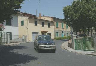 Uno scorcio di Crespina e il sindaco Thomas D’Addona