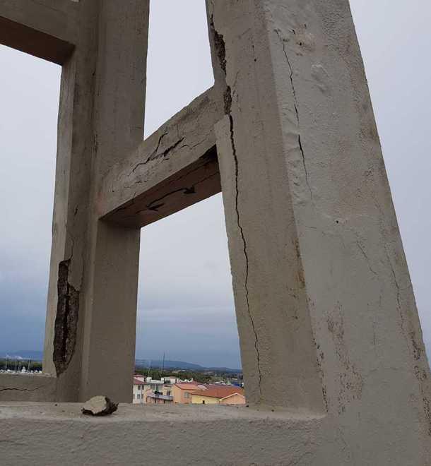 Piloni del campanile a rischio, stop alle campane a Marina di Cecina 