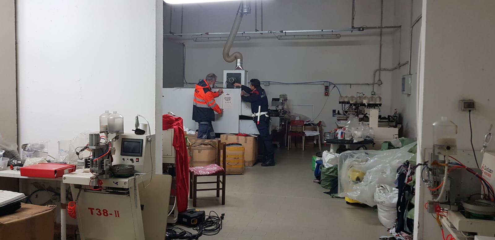 I controlli della Municipale nella stamperia