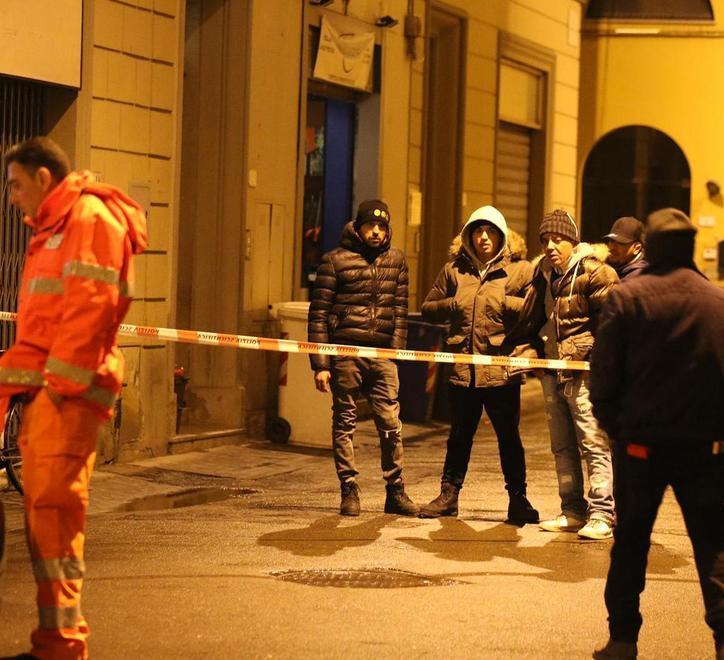 Muore in un money transfer: «Gli hanno detto che una banconota era falsa e ha cominciato ad agitarsi» 