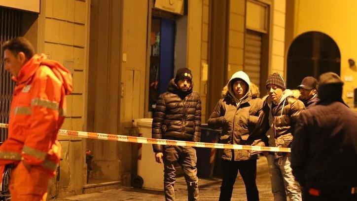 Muore in un money transfer: «Gli hanno detto che una banconota era falsa e ha cominciato ad agitarsi»
