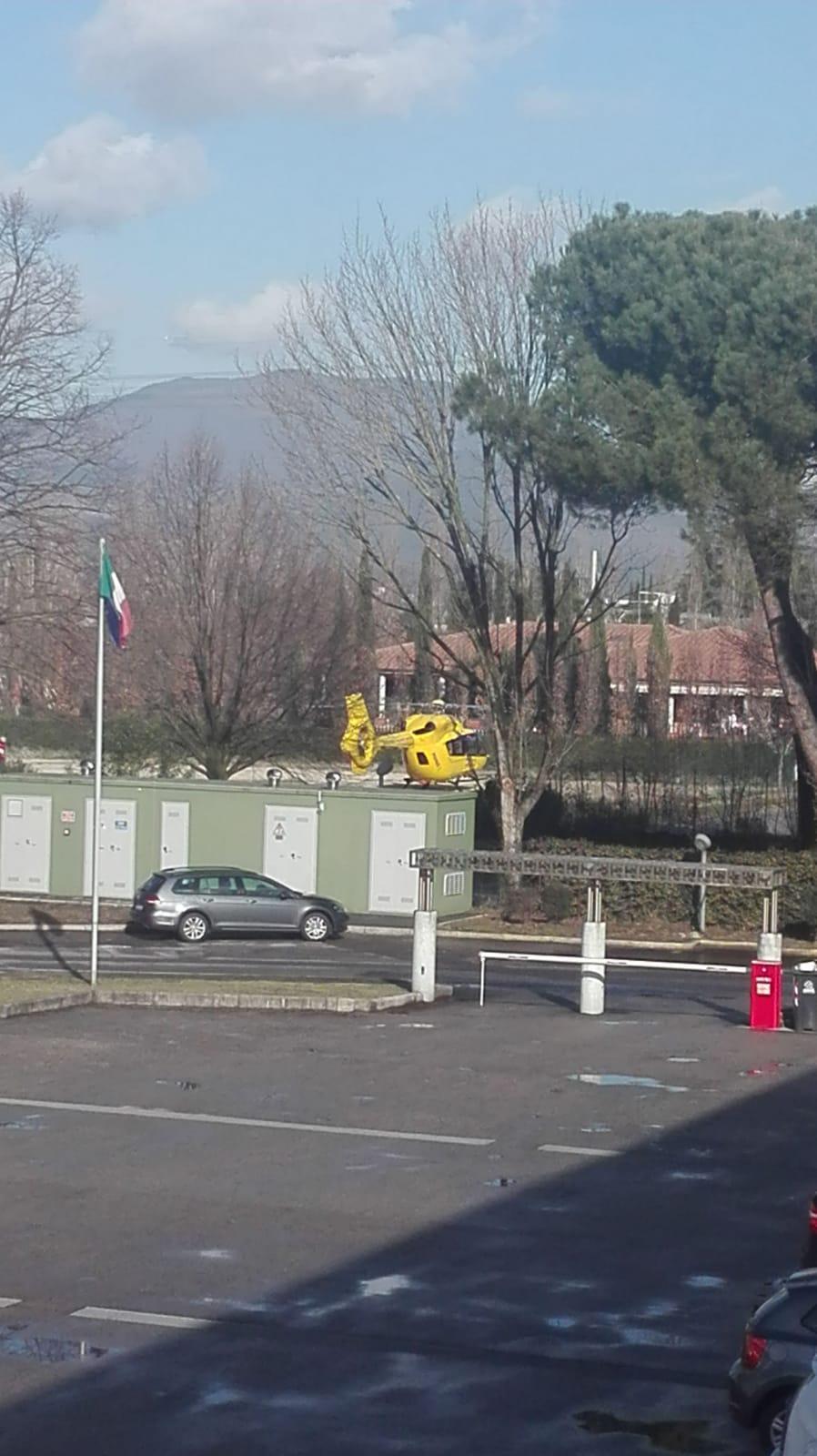 L'intervento dell'elicottero Pegaso per un infortunio sul lavoro in via del Molinuzzo