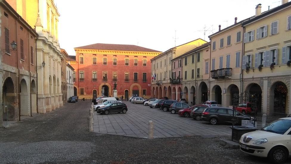 La piazza di Guastalla per la la quale si dibatte sui parcheggi