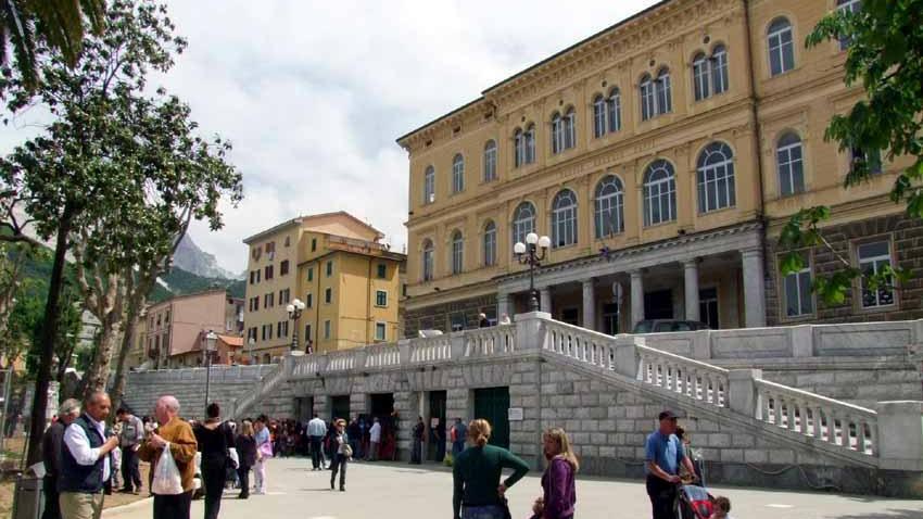 Al Saffi Caldaia rotta, ma il guasto non si trova: bimbi delle elementari a scuola al freddo