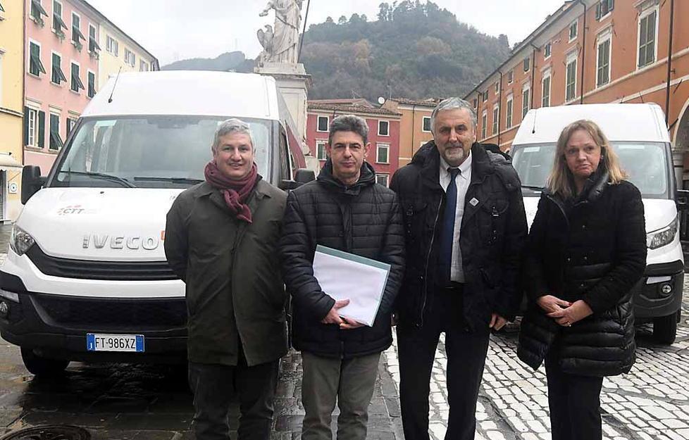 Tre bus nuovi di zecca per le frazioni a monte, 20 in arrivo entro l’anno