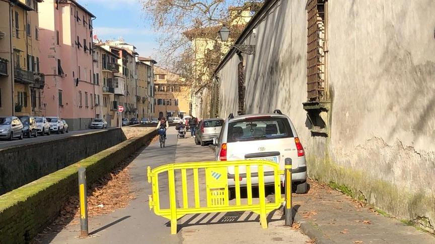 «Inutili i piolini della Ztl Spostare il varco verso porta Elisa»