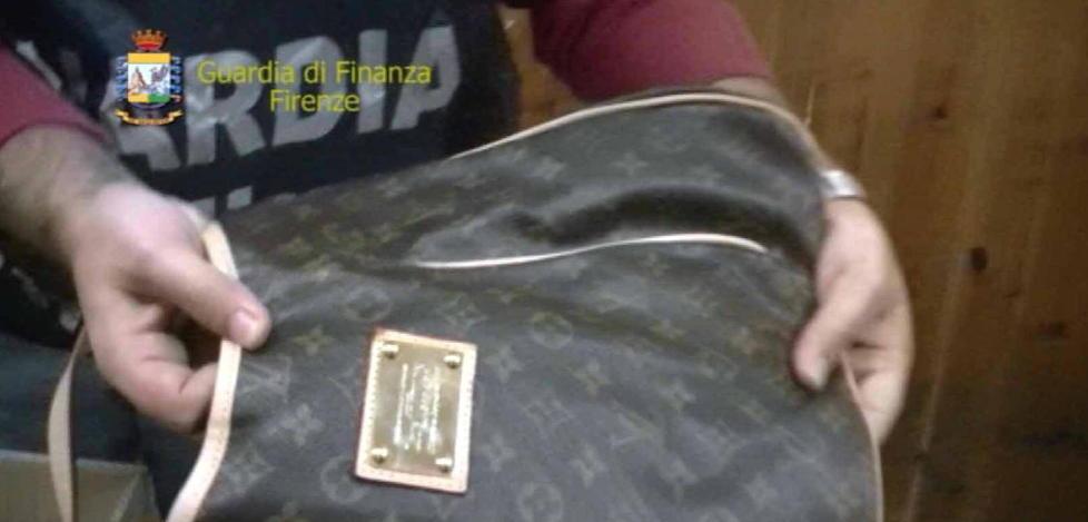 Blitz della Finanza nei depositi del falso anche a Calenzano 