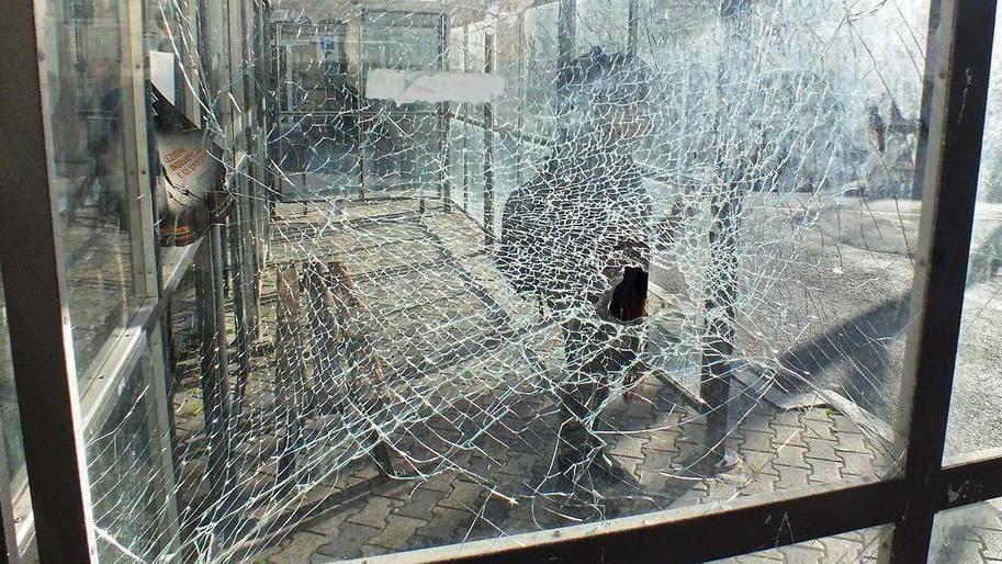 Vandali al capolinea dei bus