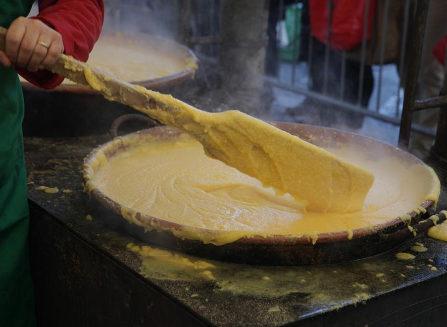 Buona la polenta assieme al bisò Ma anche ai ferri con la pancetta