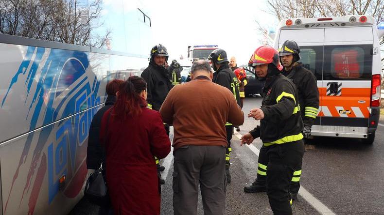 Sorpasso azzardato sul ponte Carambola fra veicoli, tre feriti