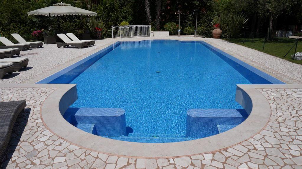 La piscina di una villa