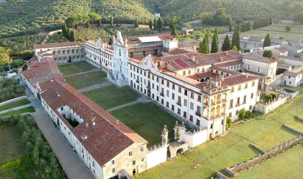 Sosta scontata a Pisa per i bus turistici che fanno tappa alla Certosa di Calci 