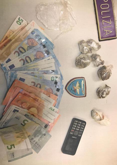 Spacciatore e richiedente asilo fermato dalla polizia