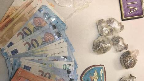 Spacciatore e richiedente asilo fermato dalla polizia