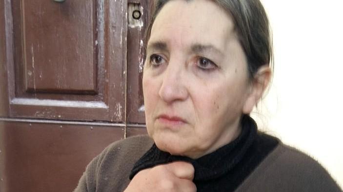 «Dopo aver sfondato la porta l’abbiamo vista stesa a terra»