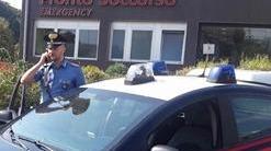 Si finge vittima di una rapina ma ha speso tutto con le prostitute