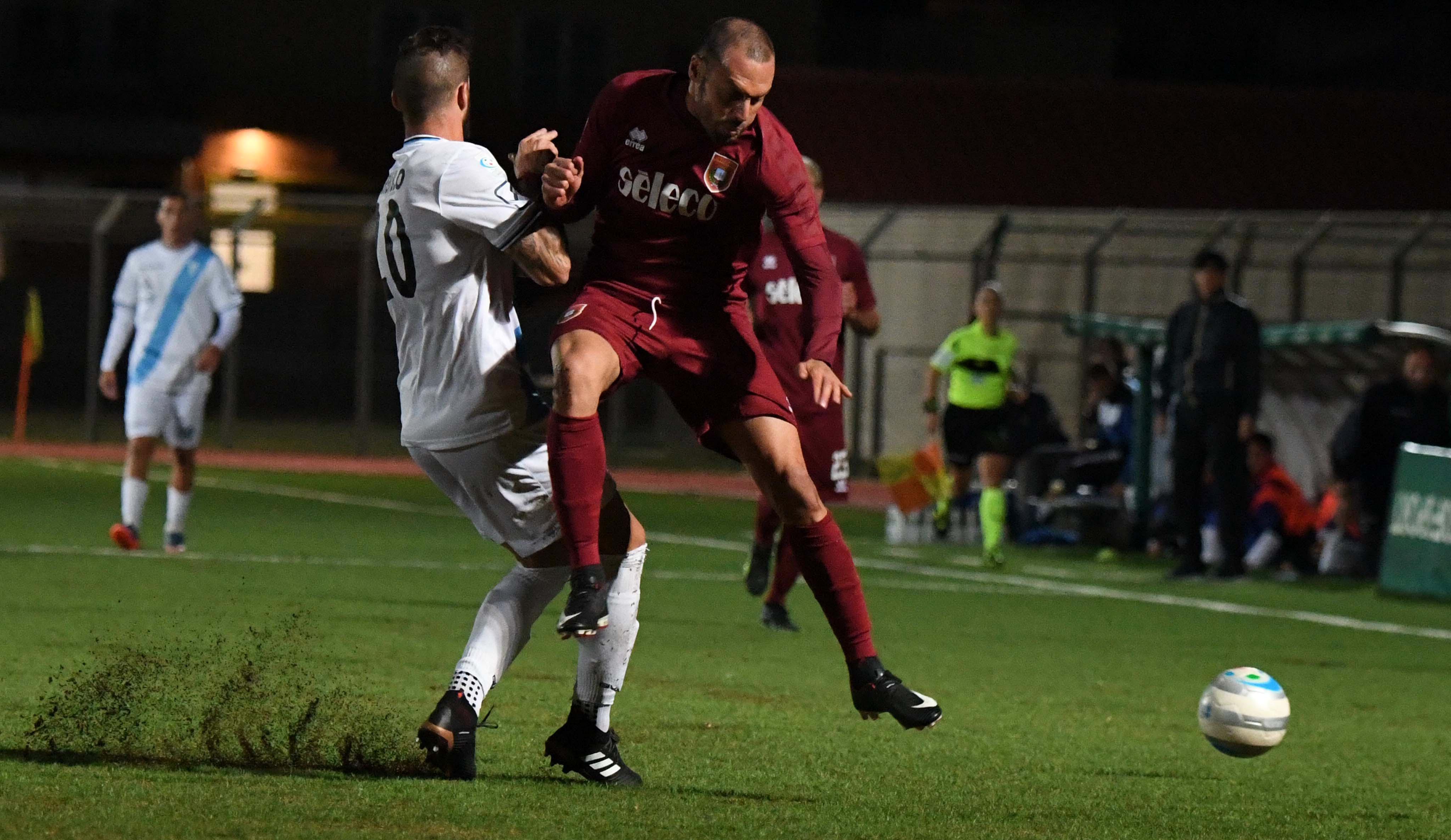 L'esterno del Pontedera, Daniele Mannini, autore del gol dell'1-1 col Piacenza (Foto Franco Silvi)
