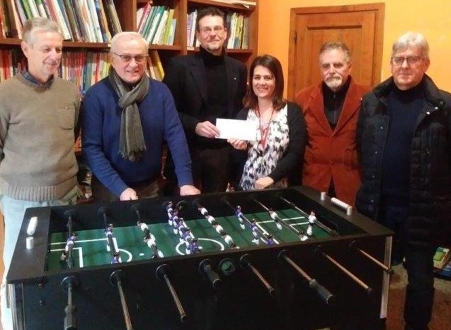 Rotary e Goi regalano un biliardino e denaro alla comunità don Luigi 