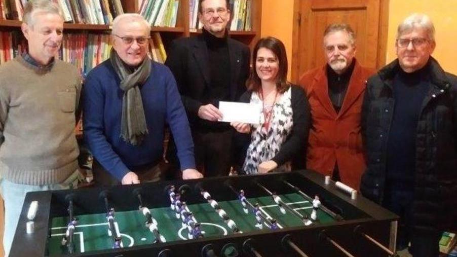 Rotary e Goi regalano un biliardino e denaro alla comunità don Luigi