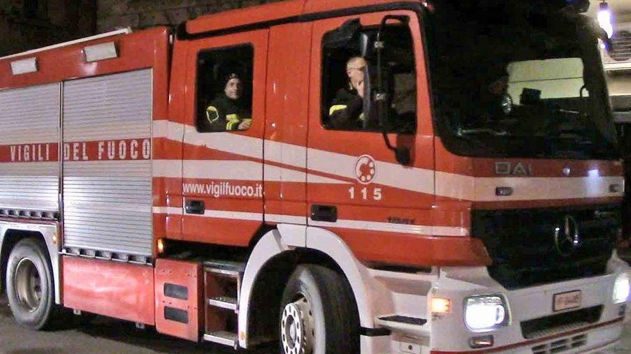 Bambina di otto anni resta incastrata con un dito nella stufa