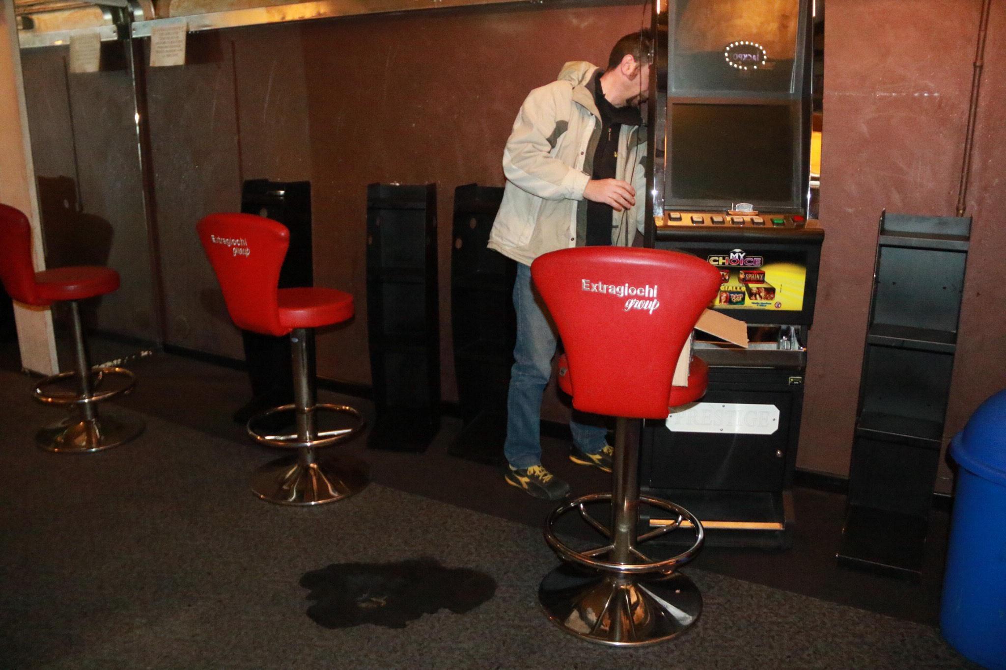 L'interno della sala slot di piazza Mercatale (foto Sproviero/Batavia)