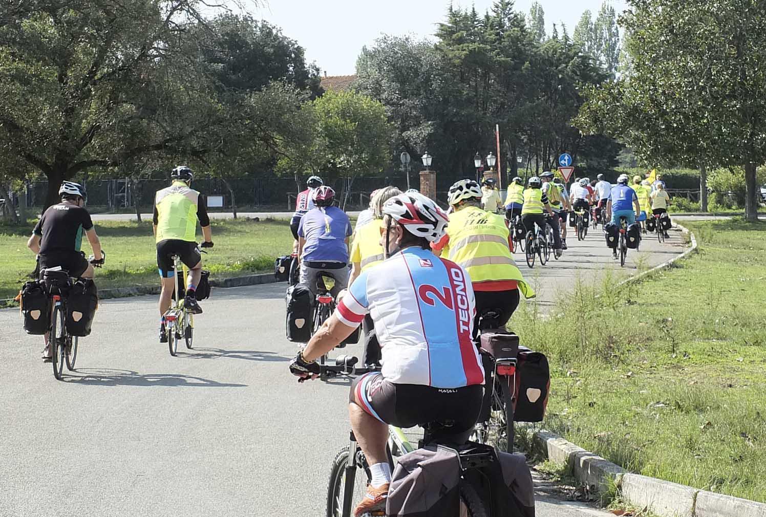 Ciclisti amatoriali in azione (foto di archivio)