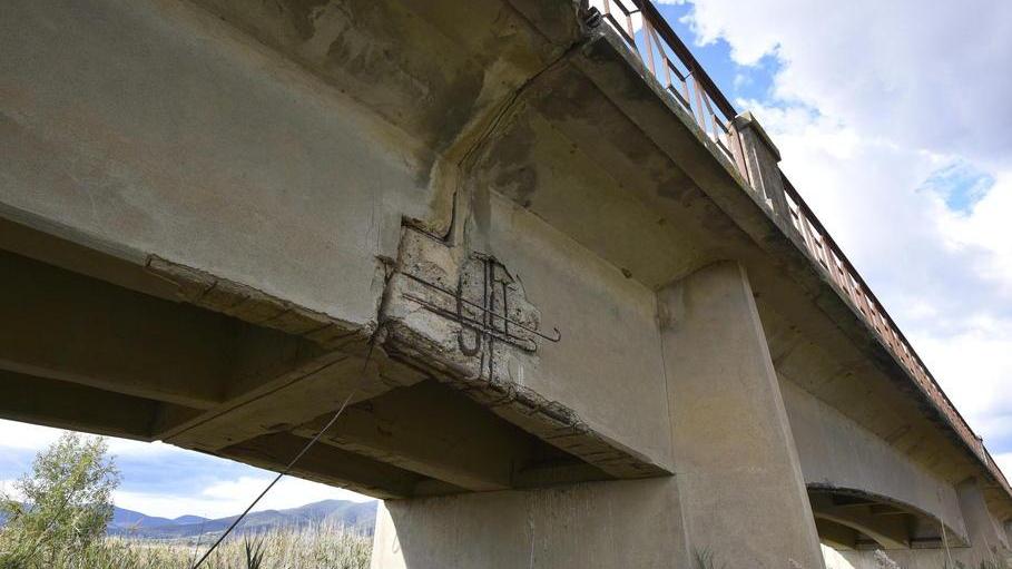 l ponte sul fiume Bruna nei pressi di Ponti di Badia in una foto scattata nel novembre 2017 (Foto Bf)
