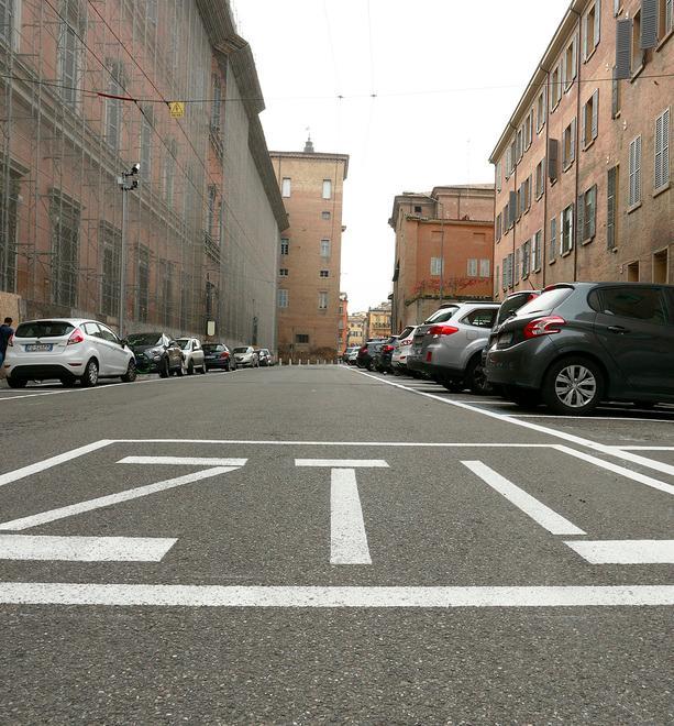 Modena, la Cassazione: è vietato entrare in auto nella Ztl se il miniticket è scaduto 