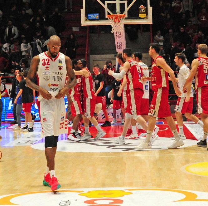 Basket, Pistoia scivola ancora