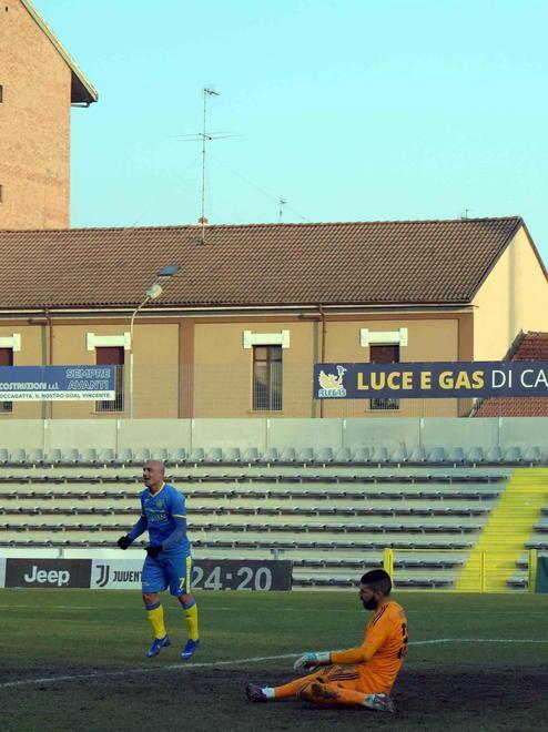 Il Carrarese Fan Club solidale con Maccarone