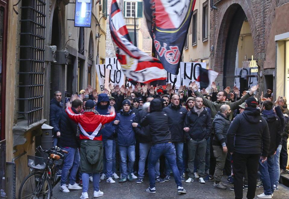 Il grido dei tifosi: «La Lucchese siamo noi» 