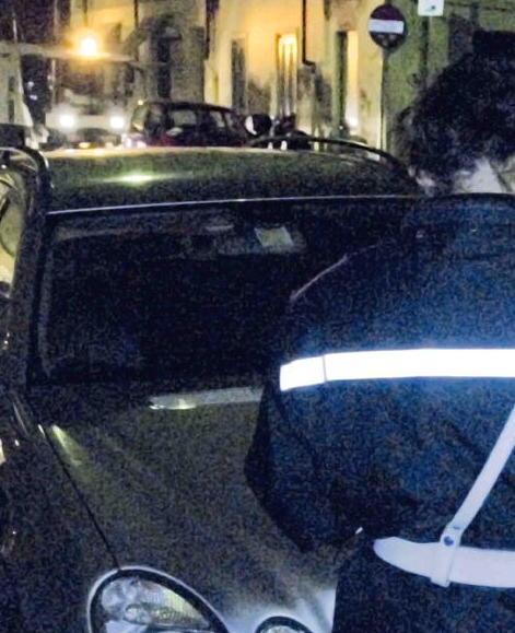 Un'auto multata per lo spazzamento