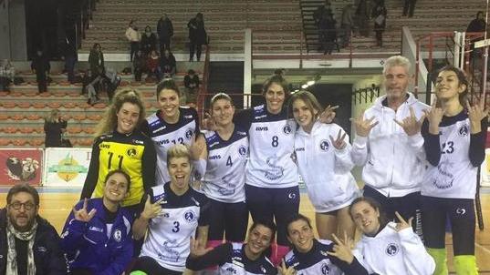 Follonica aggancia la zona playoff