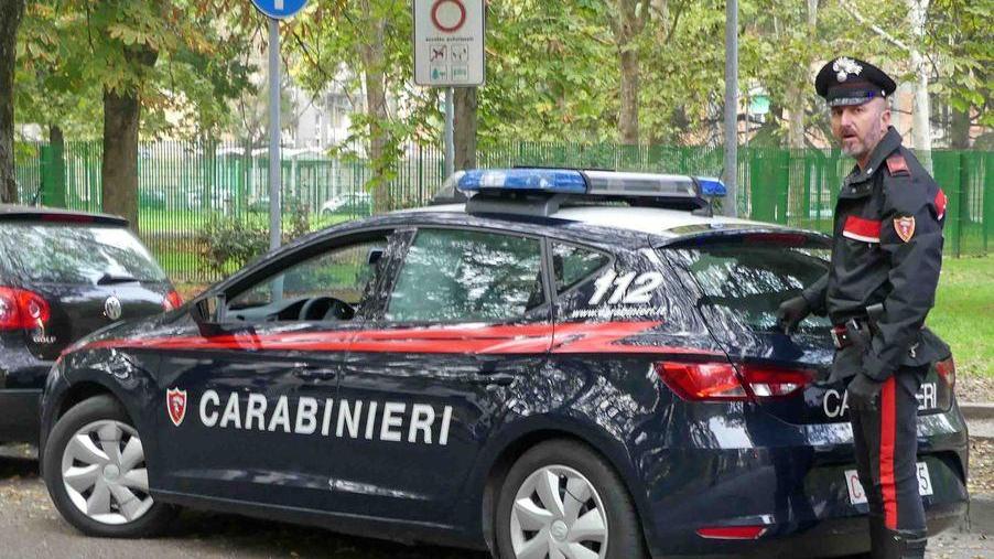 Sorpreso a rubare nell’auto in sosta Finisce in carcere