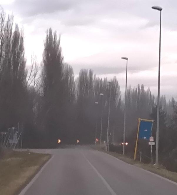 Lampioni fuori uso L’incrocio resta al buio «Si faccia qualcosa»